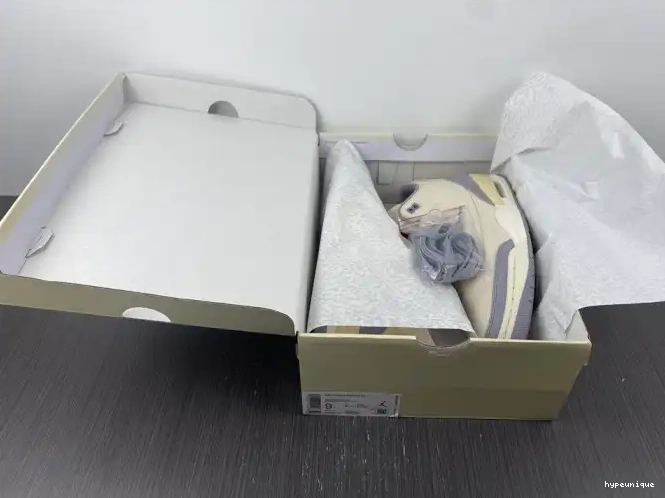 HYPE Jordan DH7139-100 Retro Muslin 3 Air 0521